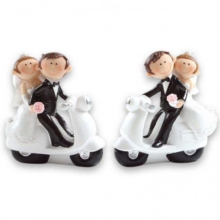 1028563 COUPLE DE MARIE SUR SCOTER BLANC12CM   S/CD